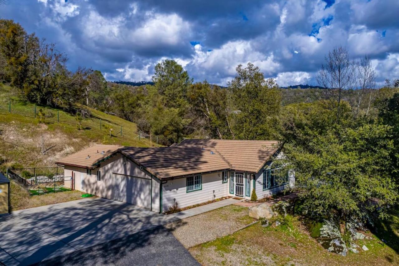 Mystic Mountain Villa, 14 Miles From Yosemite Oakhurst Exterior photo